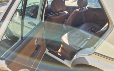 Volkswagen-rabbit-1978-white-15