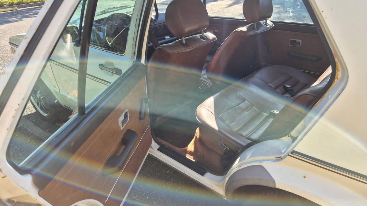 Volkswagen-rabbit-1978-white-15