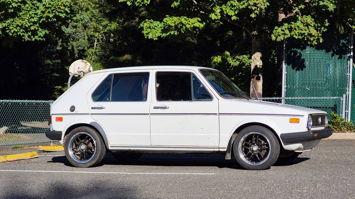 Volkswagen-rabbit-1978-white-4
