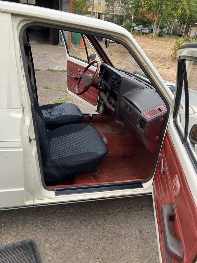 Volkswagen-rabbit-pickup-diesel-1981-white-15