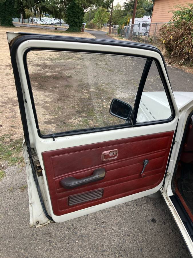 Volkswagen-rabbit-pickup-diesel-1981-white-18
