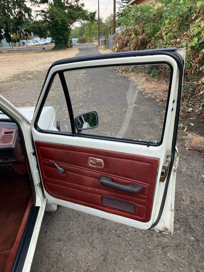 Volkswagen-rabbit-pickup-diesel-1981-white-19
