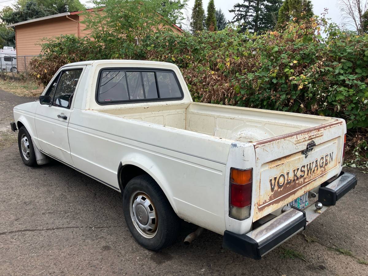 Volkswagen-rabbit-pickup-diesel-1981-white-3