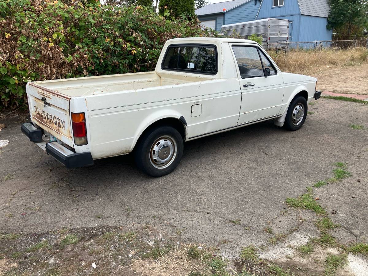 Volkswagen-rabbit-pickup-diesel-1981-white-4