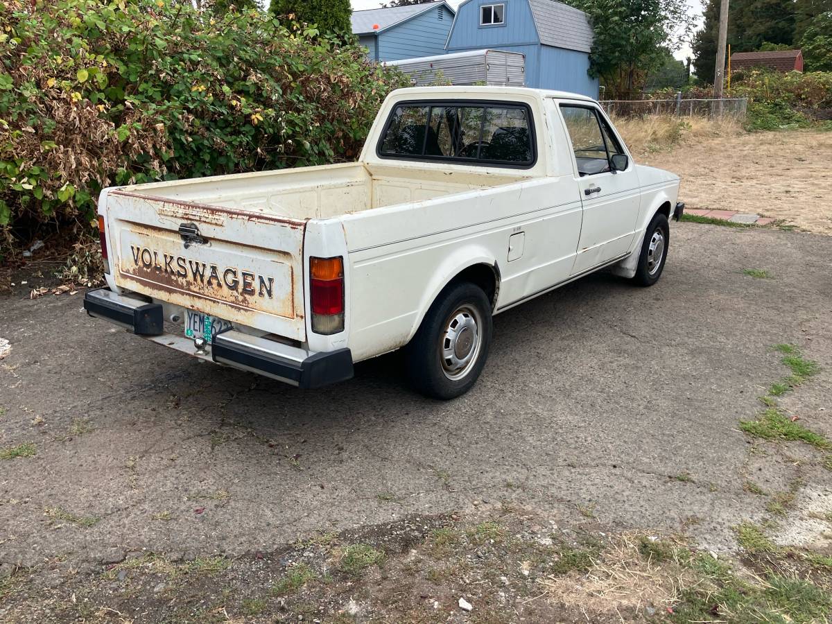 Volkswagen-rabbit-pickup-diesel-1981-white-7
