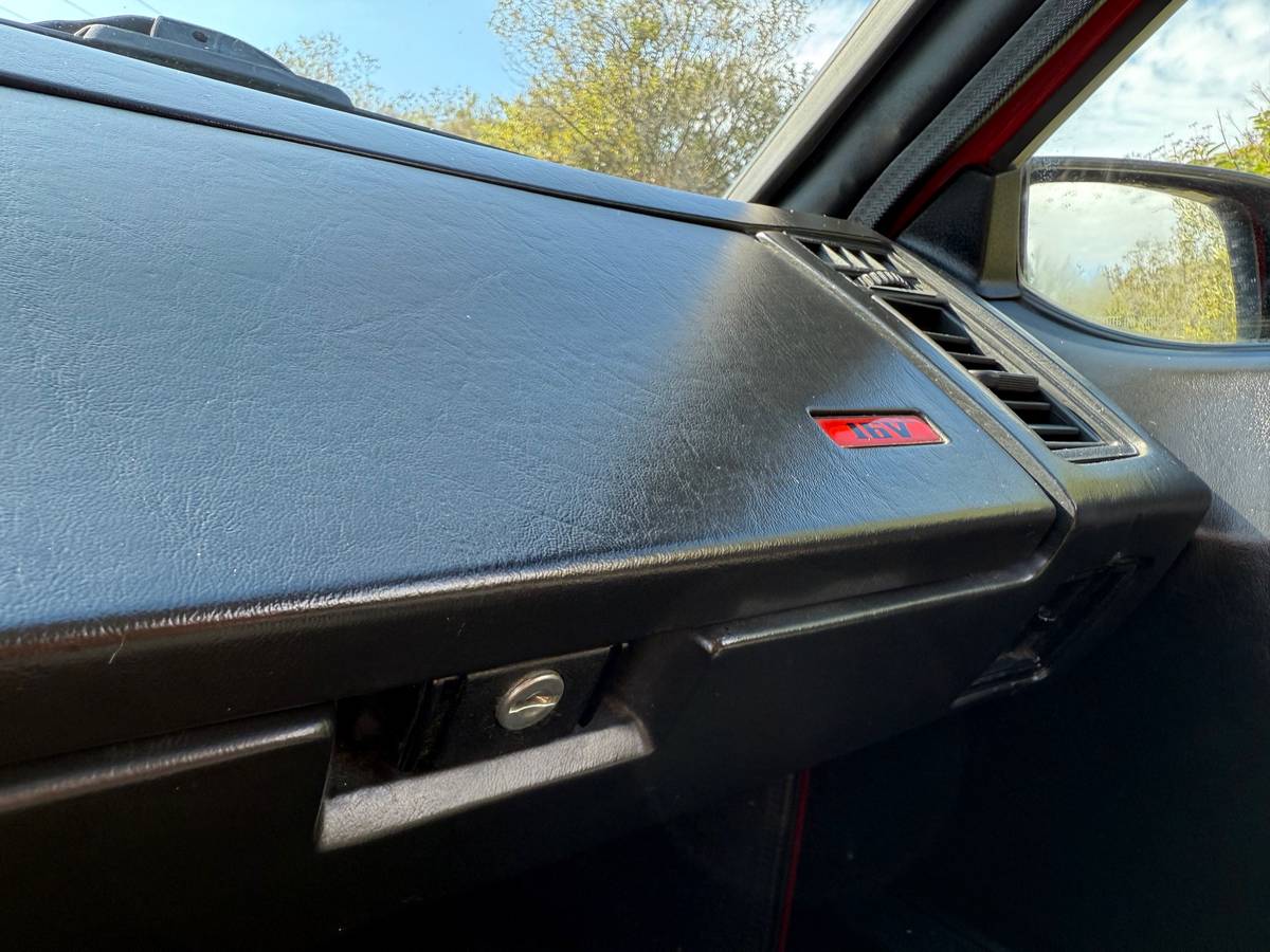 Volkswagen-scirocco-16v-1988-red-9