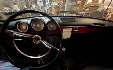 Volkswagen-squareback-1966-red-1