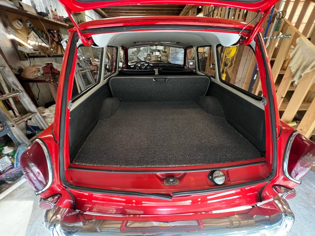 Volkswagen-squareback-1966-red-3