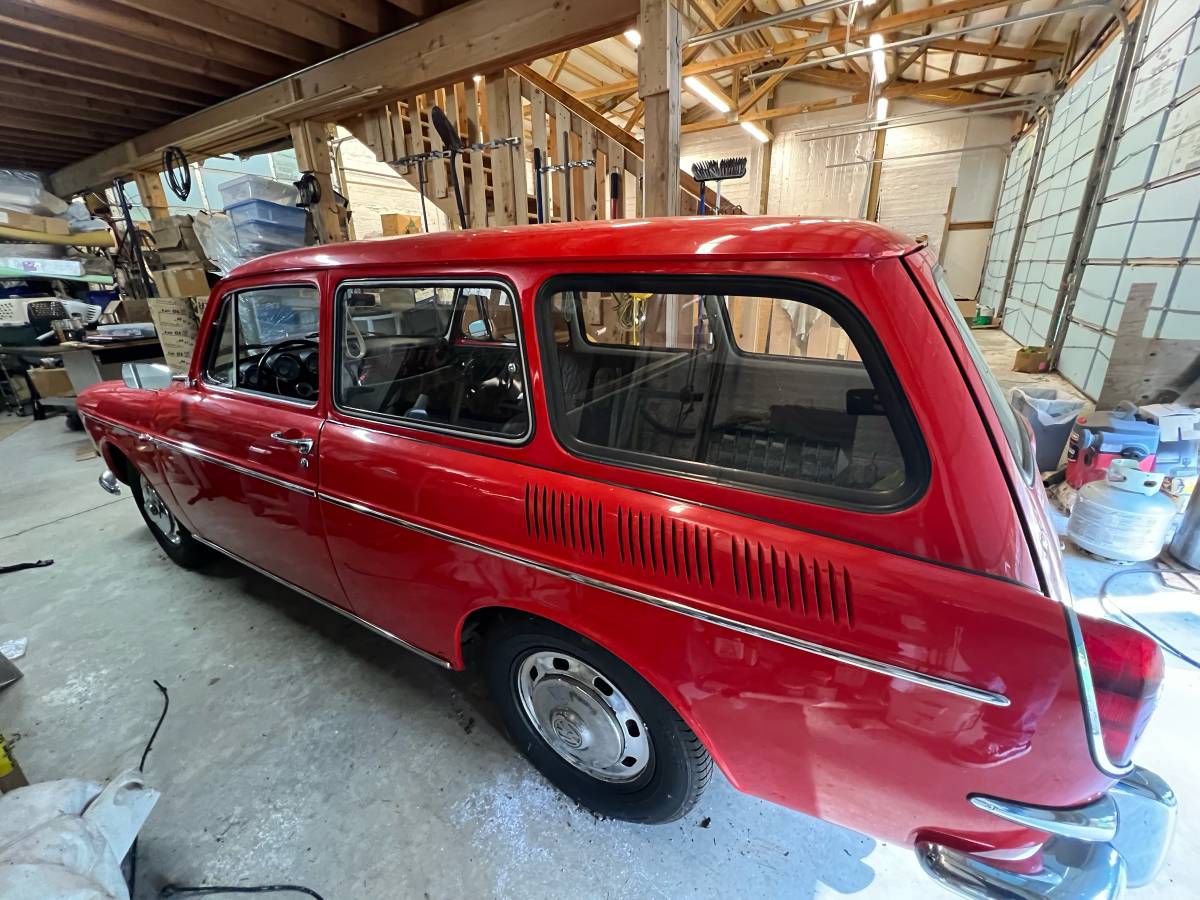 Volkswagen-squareback-1966-red-4