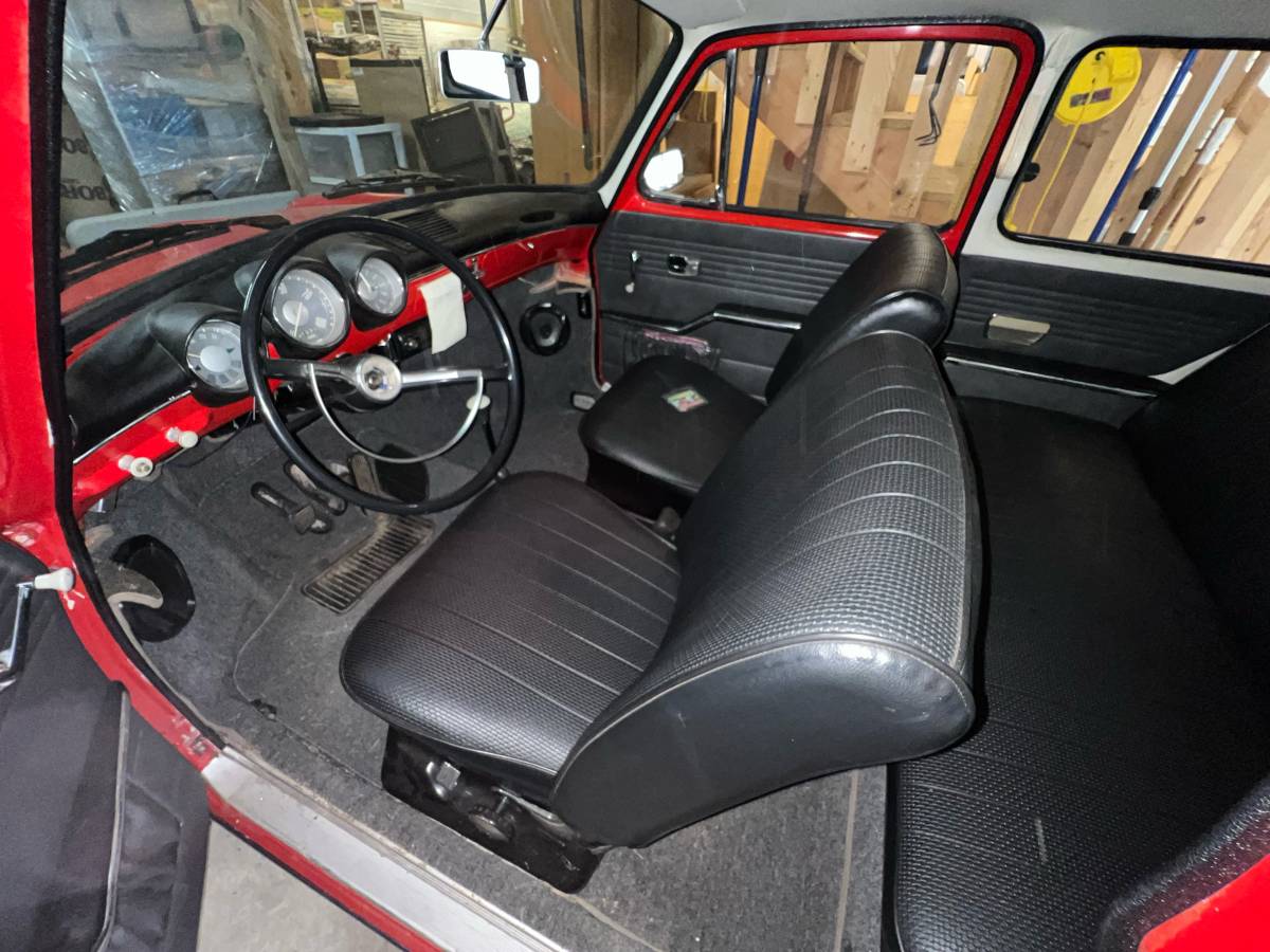 Volkswagen-squareback-1966-red-9