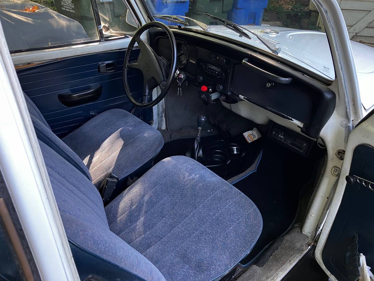 Volkswagen-super-beetle-1972-white-5