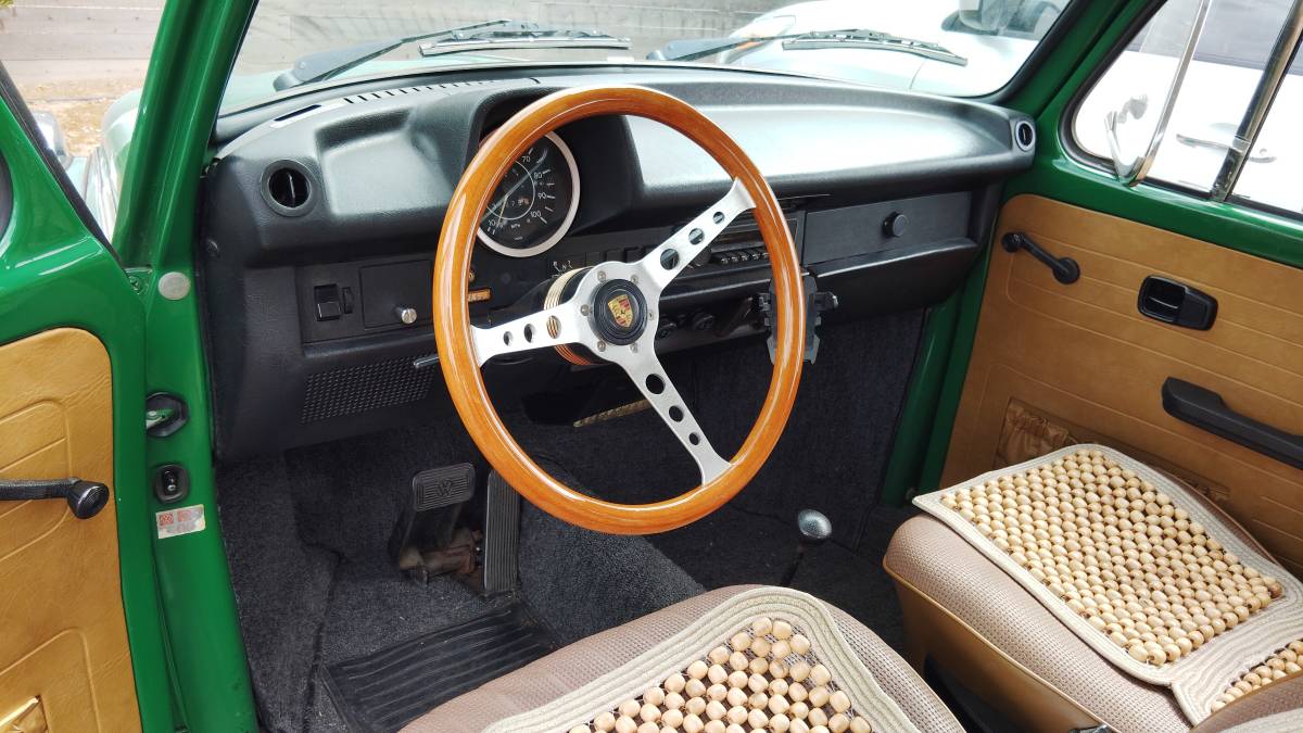 Volkswagen-super-beetle-1973-green-11