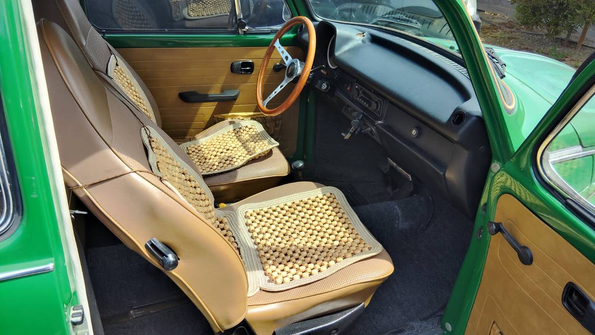 Volkswagen-super-beetle-1973-green-13