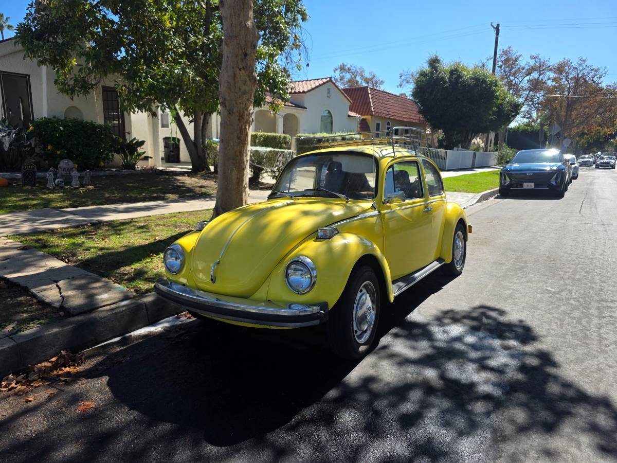 Volkswagen-super-beetle-1974-yellow-1