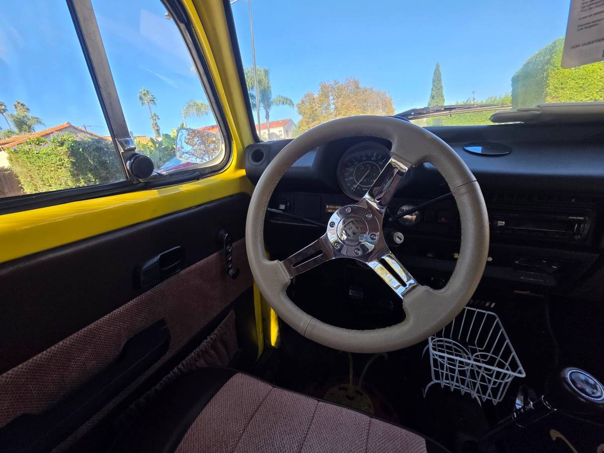 Volkswagen-super-beetle-1974-yellow-13
