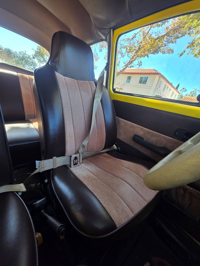 Volkswagen-super-beetle-1974-yellow-15