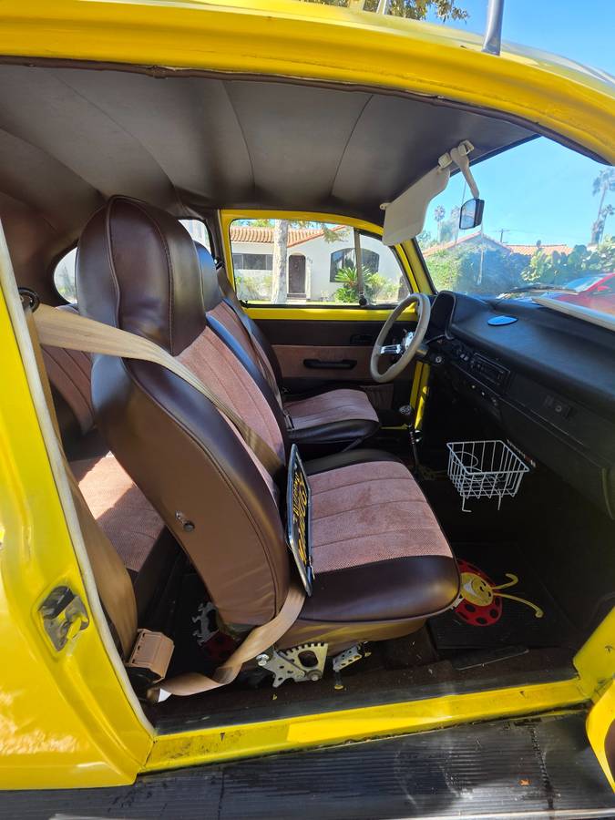 Volkswagen-super-beetle-1974-yellow-16