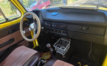 Volkswagen-super-beetle-1974-yellow-17