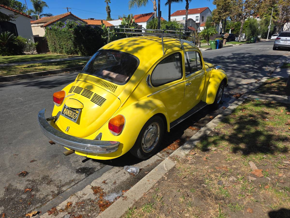 Volkswagen-super-beetle-1974-yellow-2