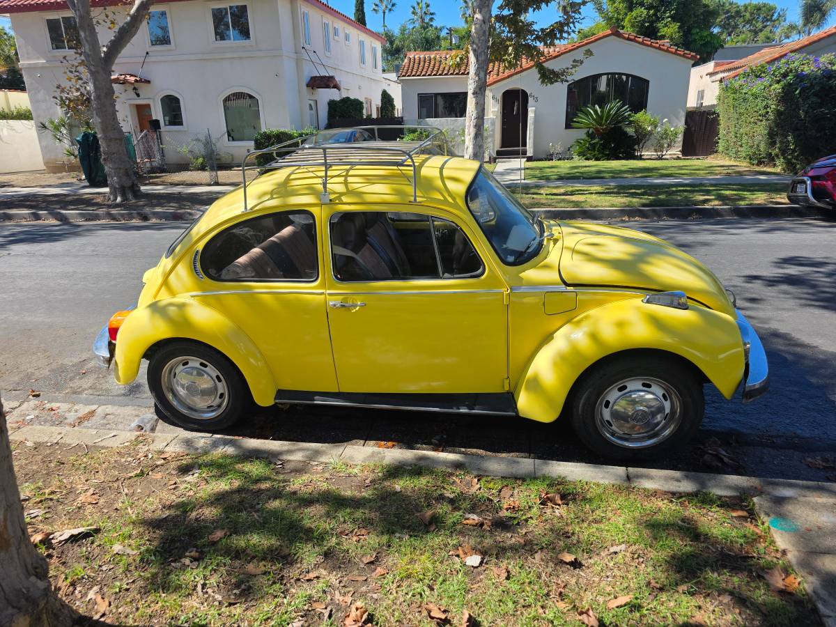 Volkswagen-super-beetle-1974-yellow-4