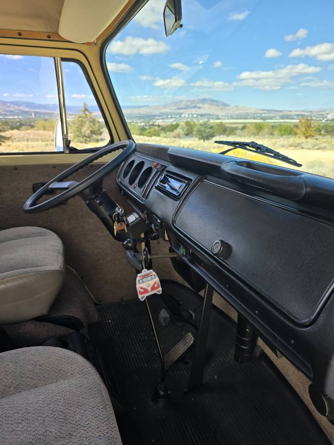 Volkswagen-t2-1978-green-16