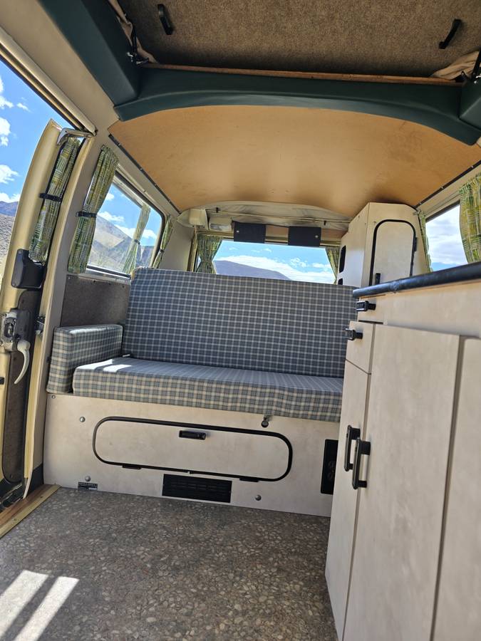Volkswagen-t2-1978-green-2