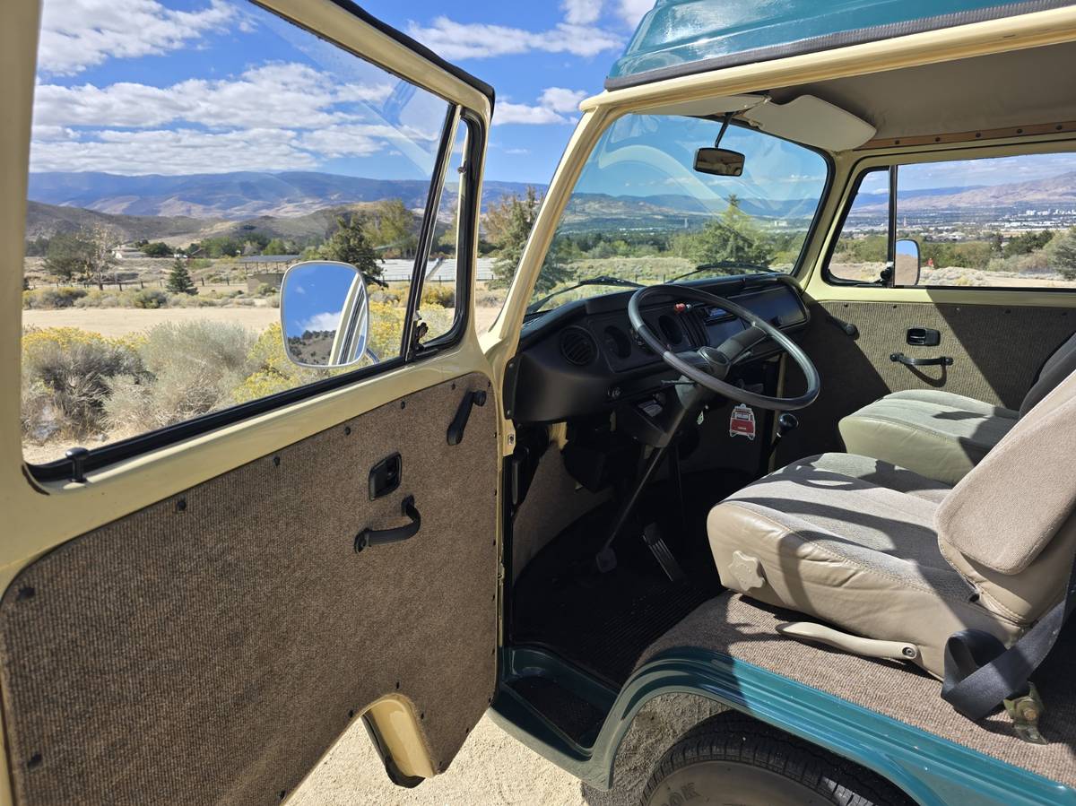Volkswagen-t2-1978-green-9