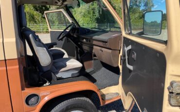 Volkswagen-vanagon-1984-10