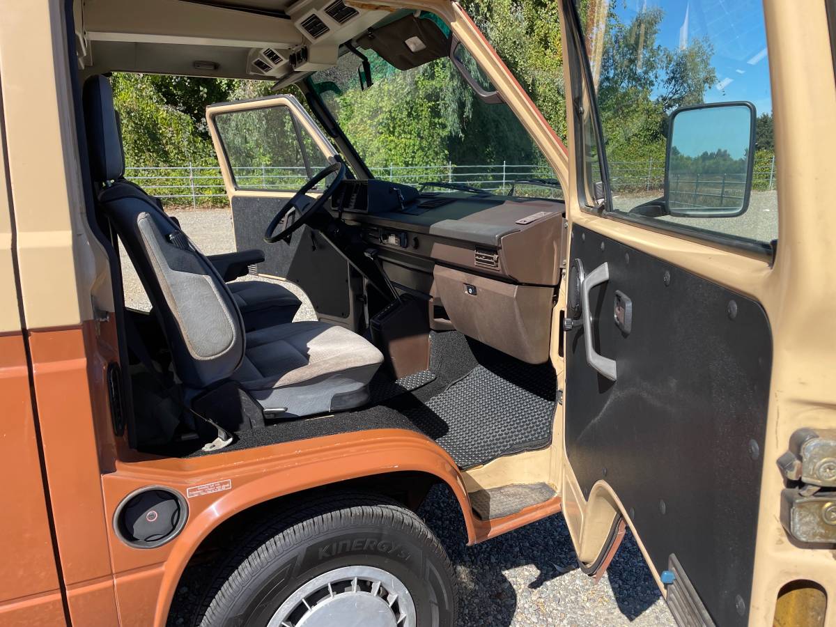 Volkswagen-vanagon-1984-10