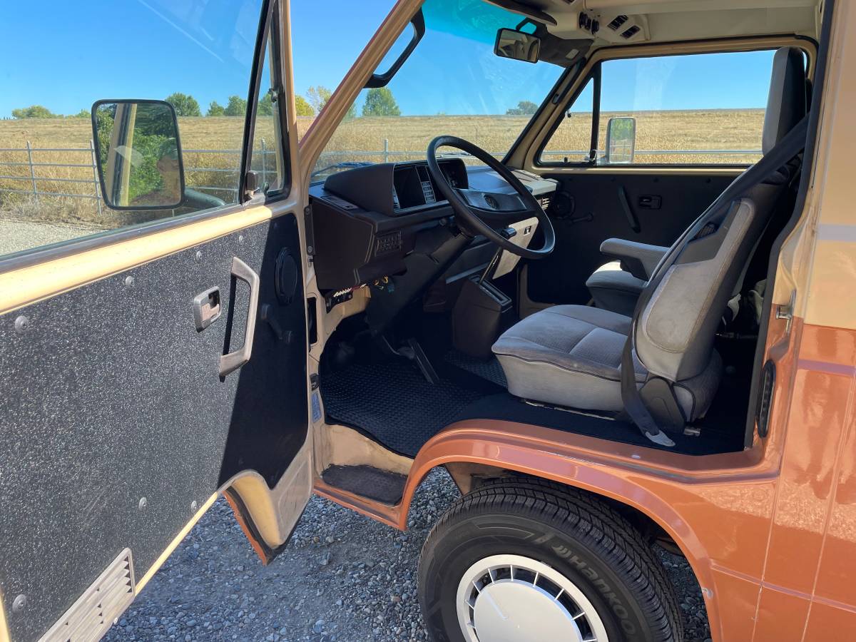 Volkswagen-vanagon-1984-9