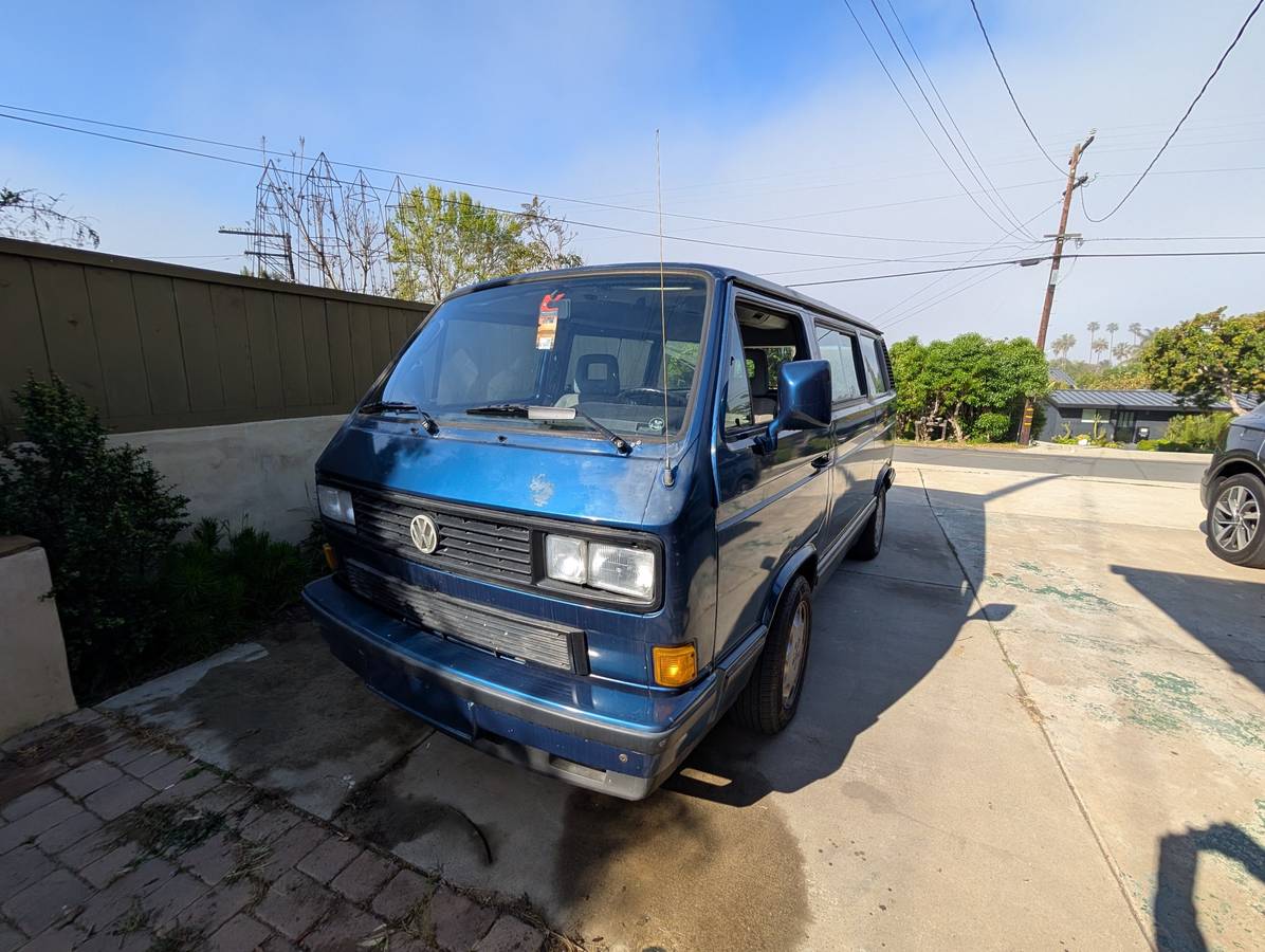 Volkswagen-vanagon-1990-blue-1