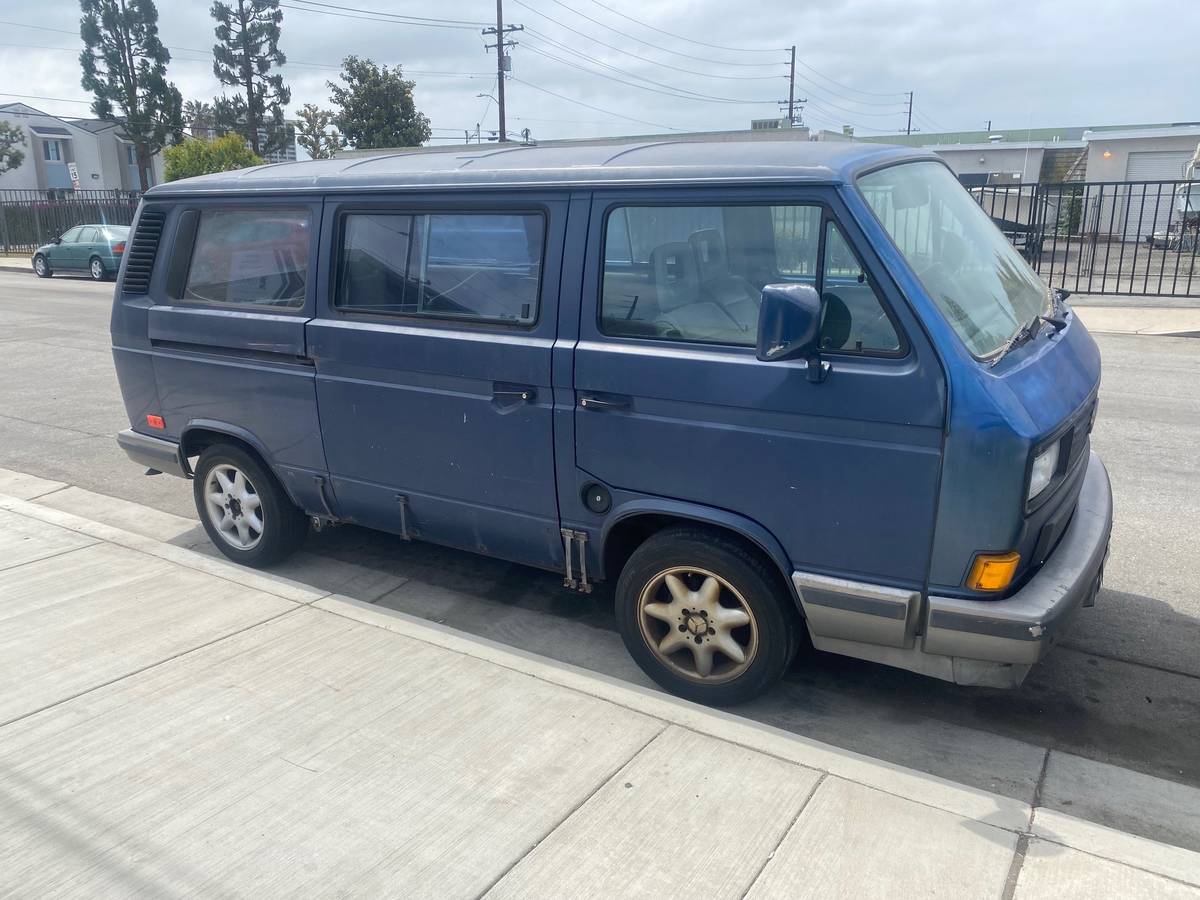 Volkswagen-vanagon-1990-blue-12