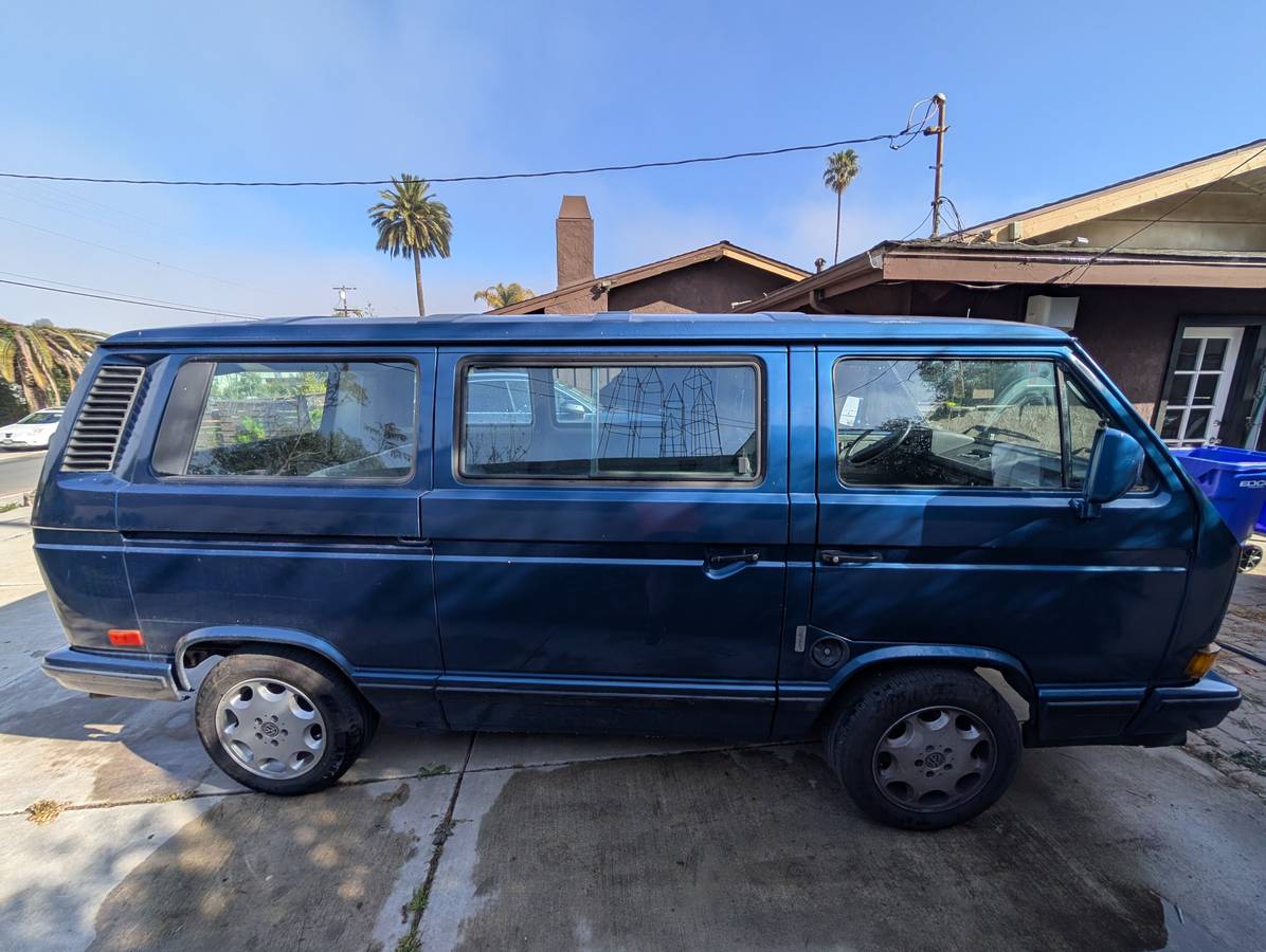 Volkswagen-vanagon-1990-blue-3