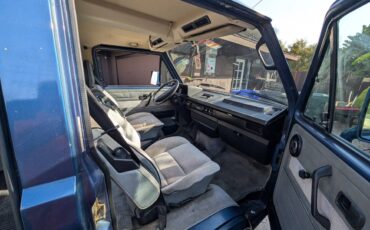 Volkswagen-vanagon-1990-blue-4
