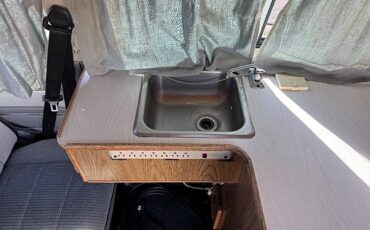 Volkswagen-vanagon-1990-custom-10
