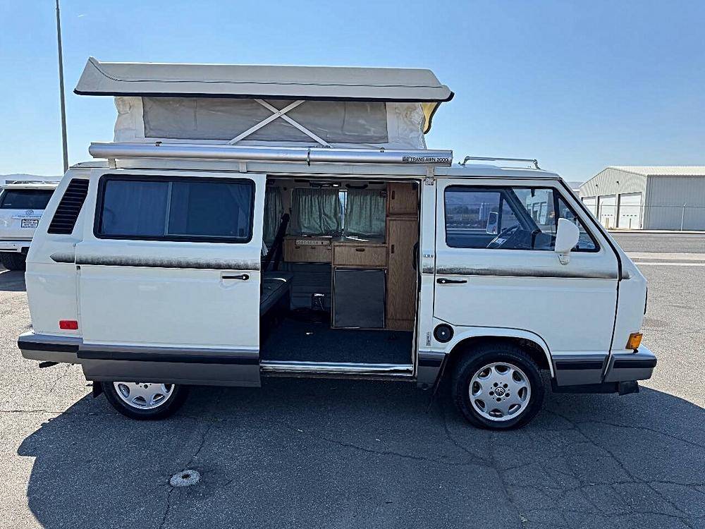 Volkswagen-vanagon-1990-custom-11