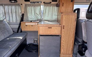 Volkswagen-vanagon-1990-custom-5