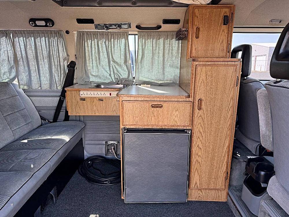 Volkswagen-vanagon-1990-custom-5