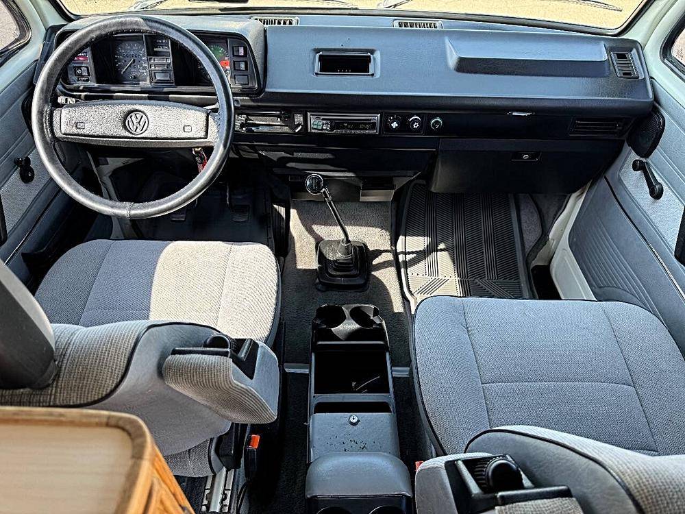 Volkswagen-vanagon-1990-custom-7