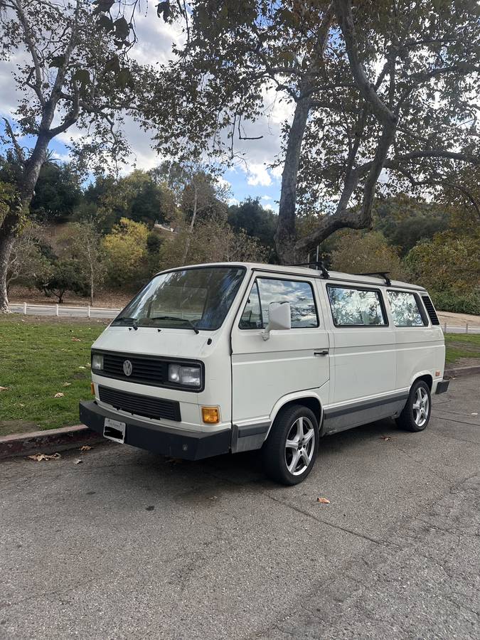 Volkswagen-vanagon-1990-white-1