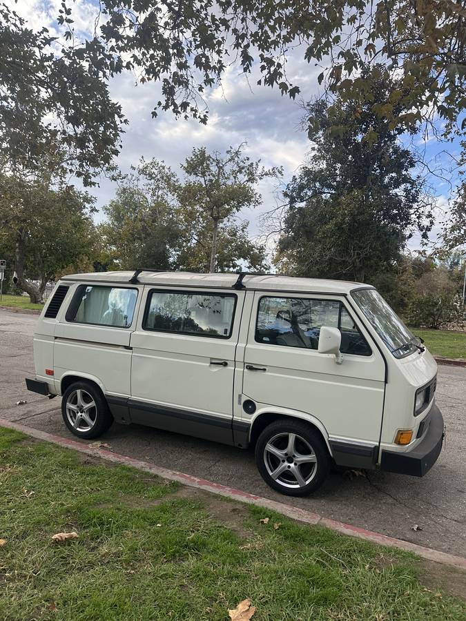 Volkswagen-vanagon-1990-white-2