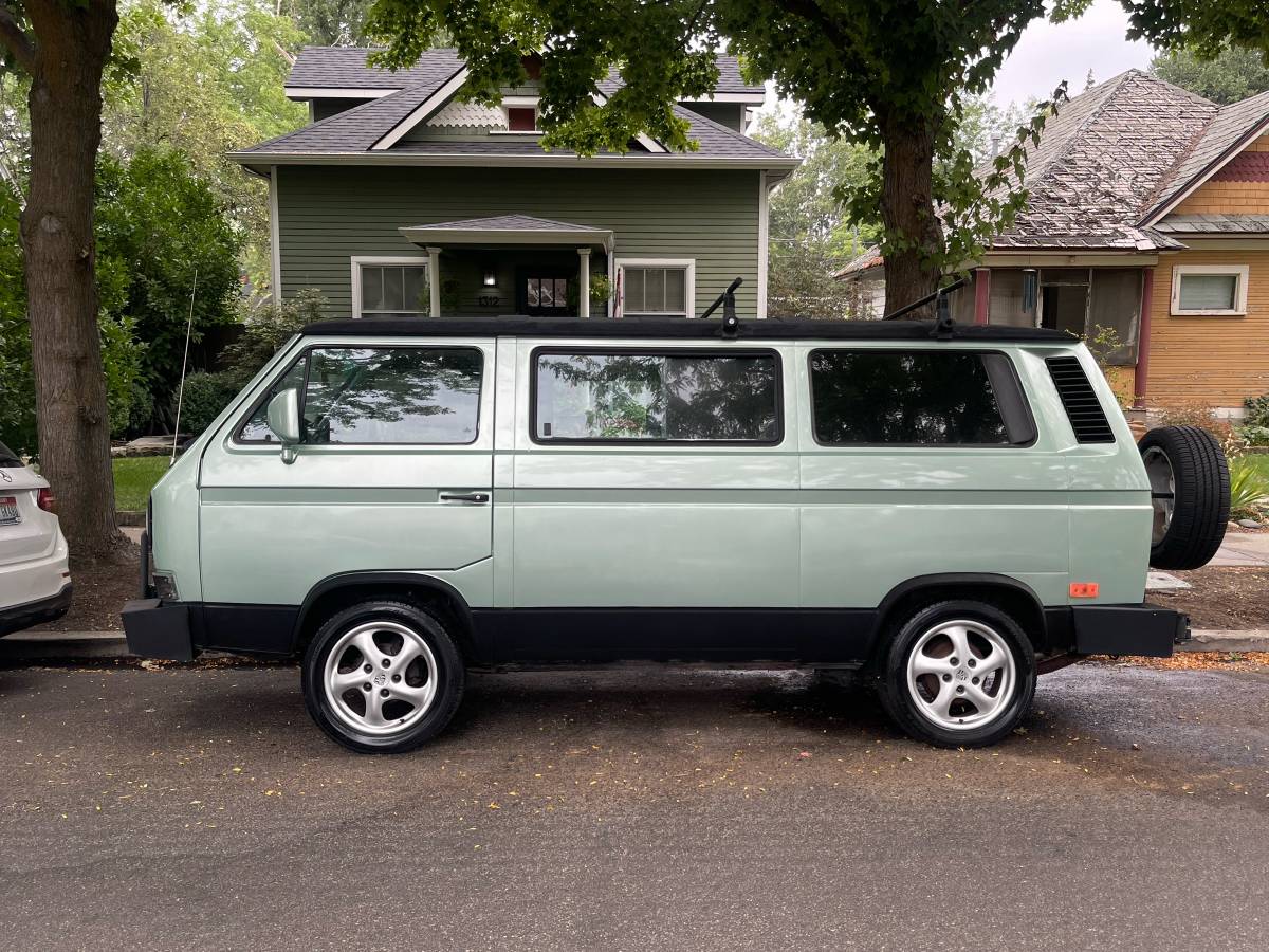 Volkswagen-vanagon-1991-green-1