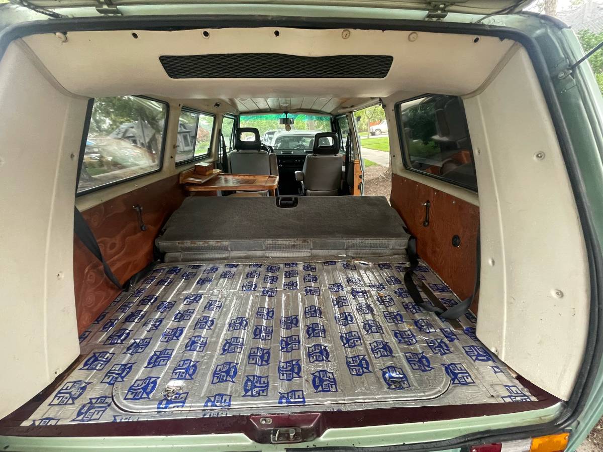 Volkswagen-vanagon-1991-green-11