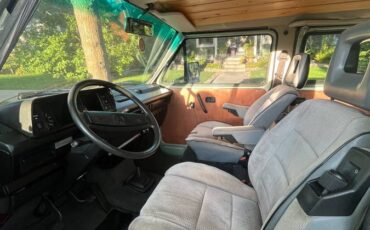 Volkswagen-vanagon-1991-green-13