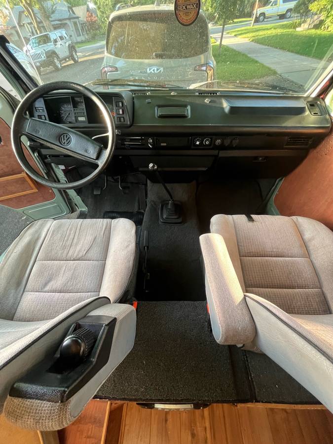 Volkswagen-vanagon-1991-green-14