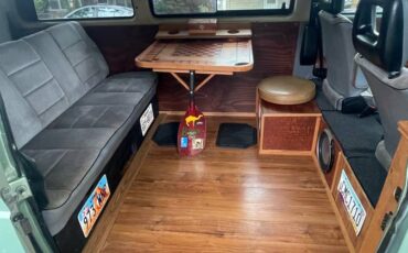 Volkswagen-vanagon-1991-green-15