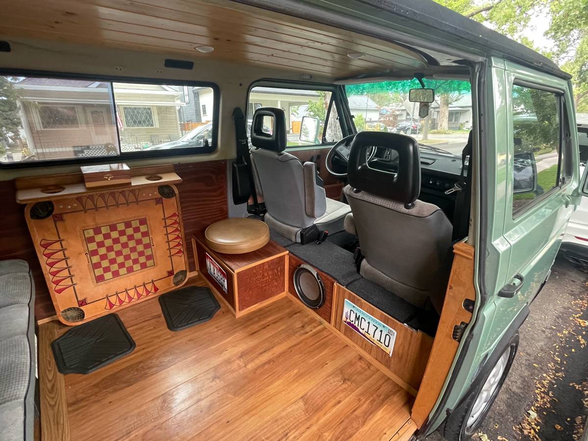 Volkswagen-vanagon-1991-green-16