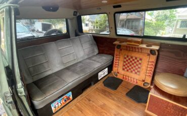 Volkswagen-vanagon-1991-green-17