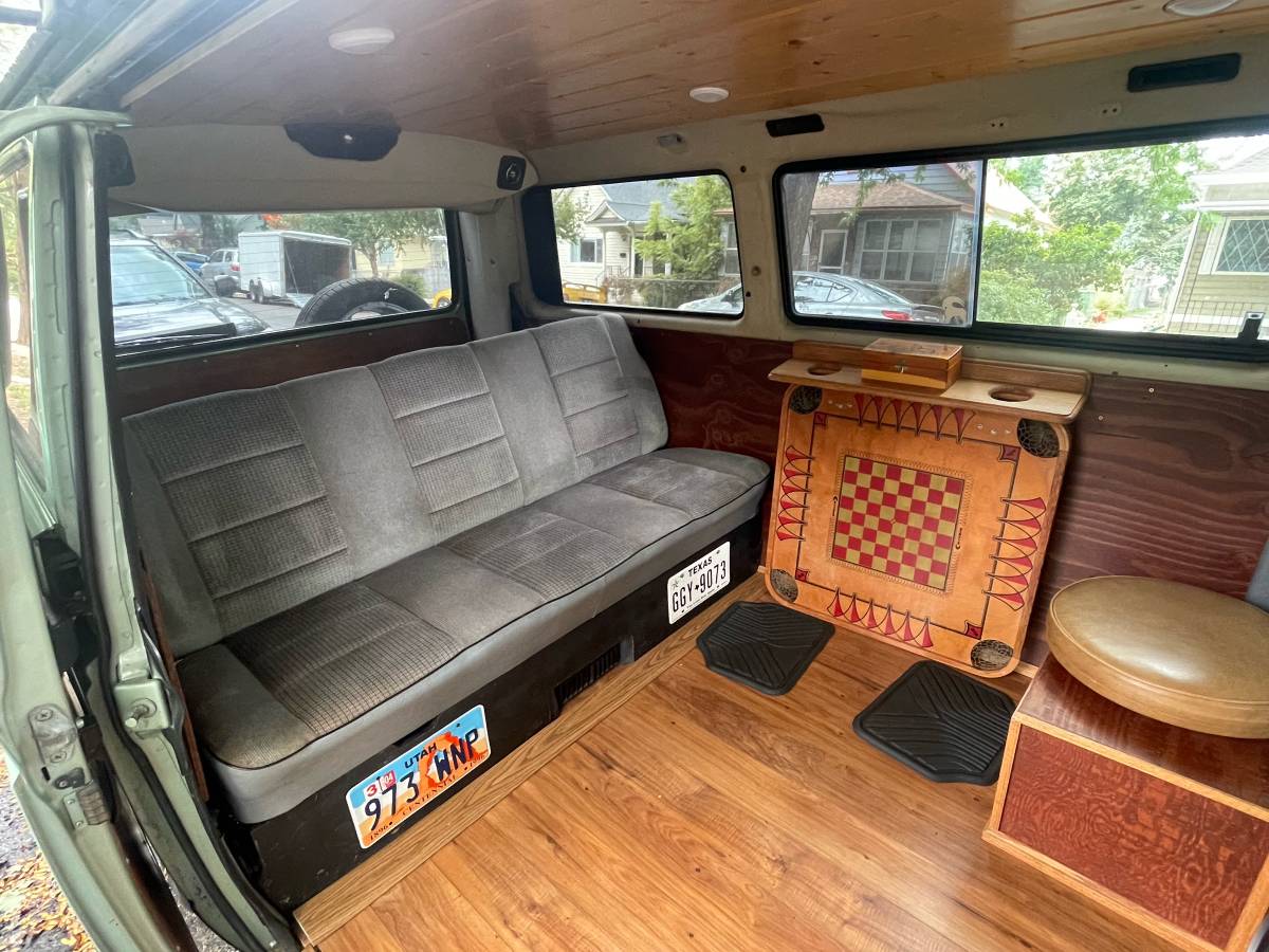 Volkswagen-vanagon-1991-green-17