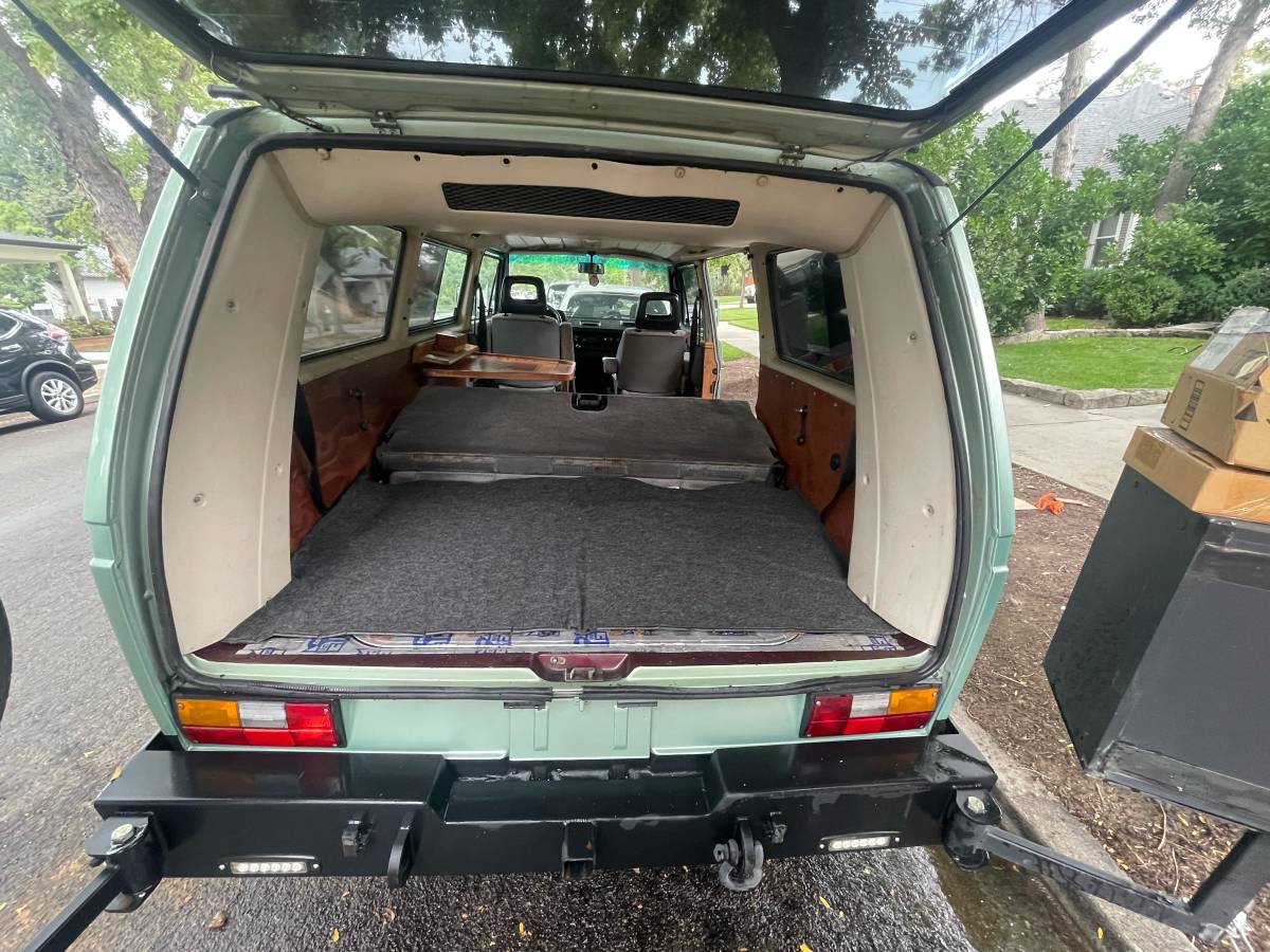 Volkswagen-vanagon-1991-green-2